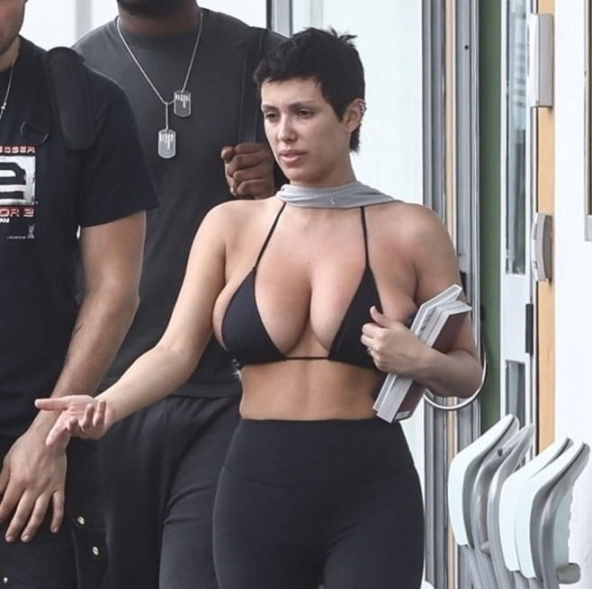 *PREMIUM-EXCLUSIVE* *MUST CALL FOR PRICING* The American Rapper Kanye West and his partner, the Architectural designer and Kim K lookalike Bianca Censori spotted out in the Italian city of Florence.
*PICTURES TAKEN ON 01/08/2023*