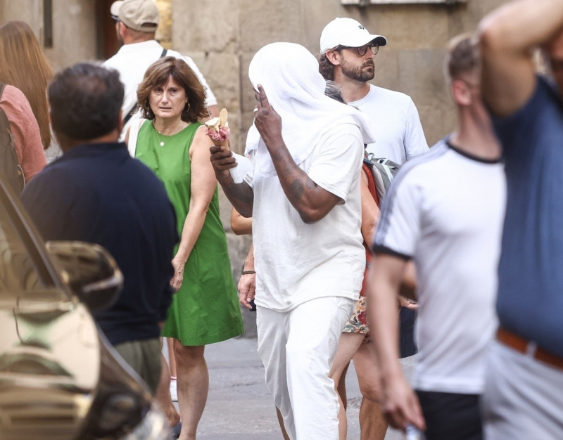 *PREMIUM-EXCLUSIVE* *MUST CALL FOR PRICING* The American Rapper Kanye West and his partner, the Architectural designer and Kim K lookalike Bianca Censori spotted out in the Italian city of Florence.
*PICTURES TAKEN ON 01/08/2023*