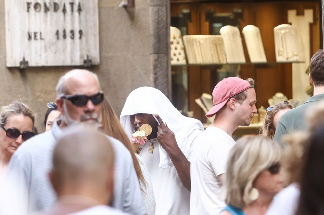 *PREMIUM-EXCLUSIVE* *MUST CALL FOR PRICING* The American Rapper Kanye West and his partner, the Architectural designer and Kim K lookalike Bianca Censori spotted out in the Italian city of Florence.
*PICTURES TAKEN ON 01/08/2023*