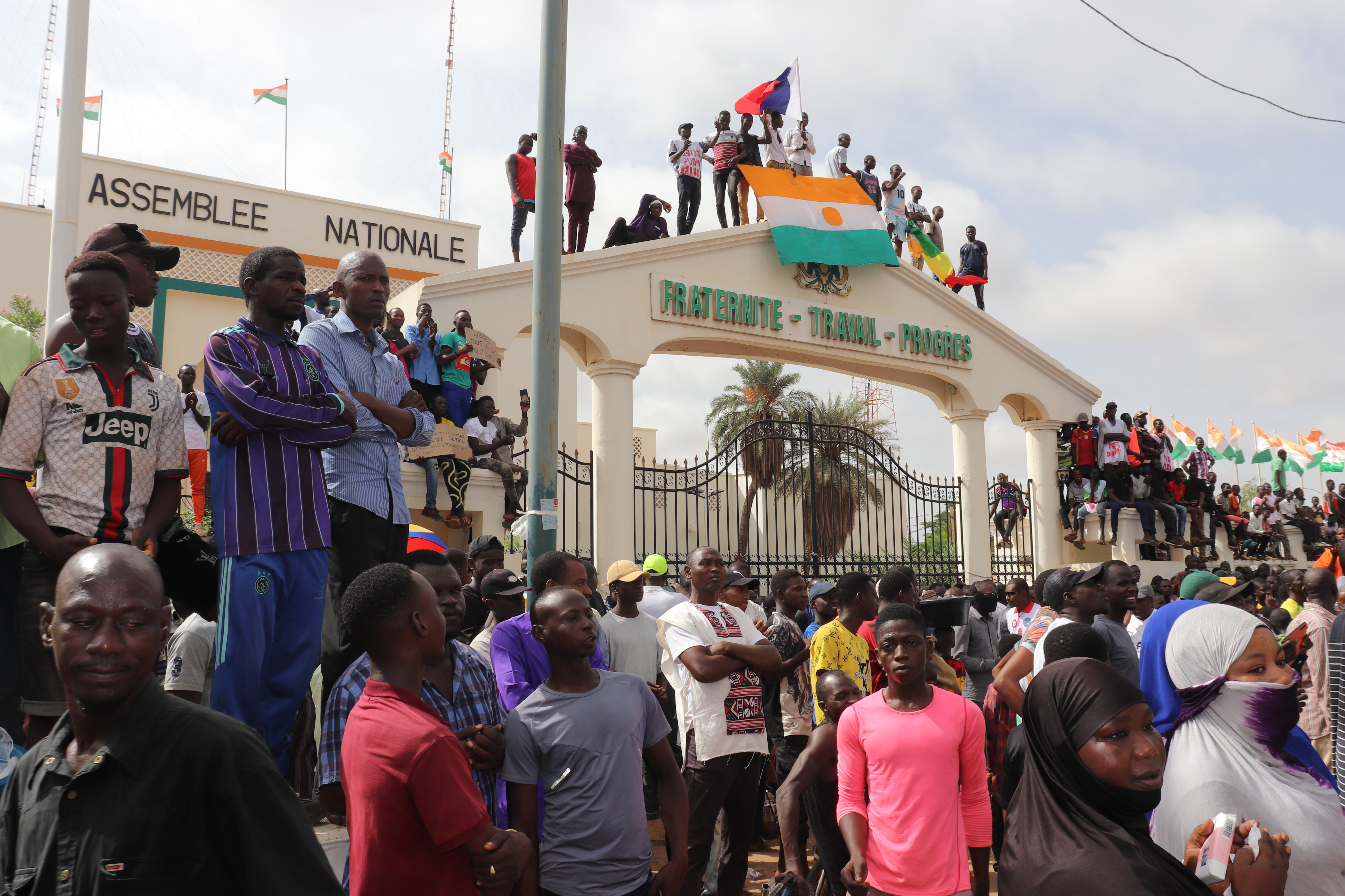 Delegația blocului vest-african pleacă din Niger fără să obțină eliberarea președintelui înlăturat