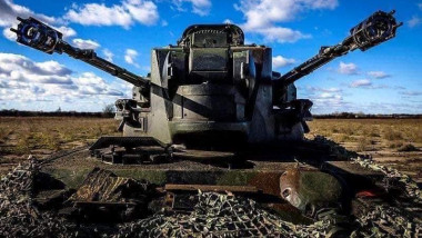 vehicul blindat ucrainean pe câmpul de luptă
