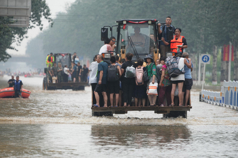 Rescue underway in flooded city of Zhuozhou in Hebei