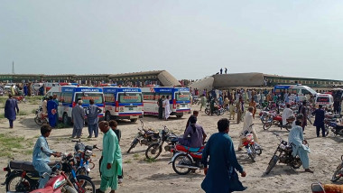 tren deraiat in pakistan