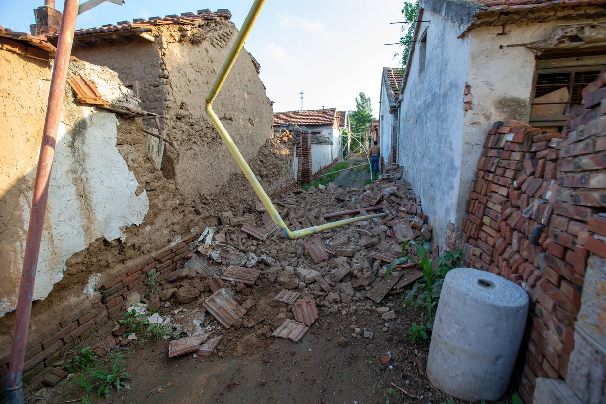 Cutremur puternic în China: Zeci de persoane au fost rănite, iar 100 de clădiri s-au prăbușit. Seismul a fost urmat de 52 de replici