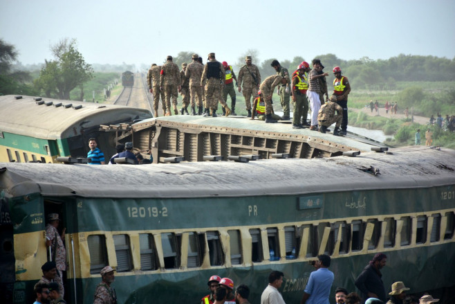 PAKISTAN SANGHAR TRAIN ACCIDENT DEATH TOLL