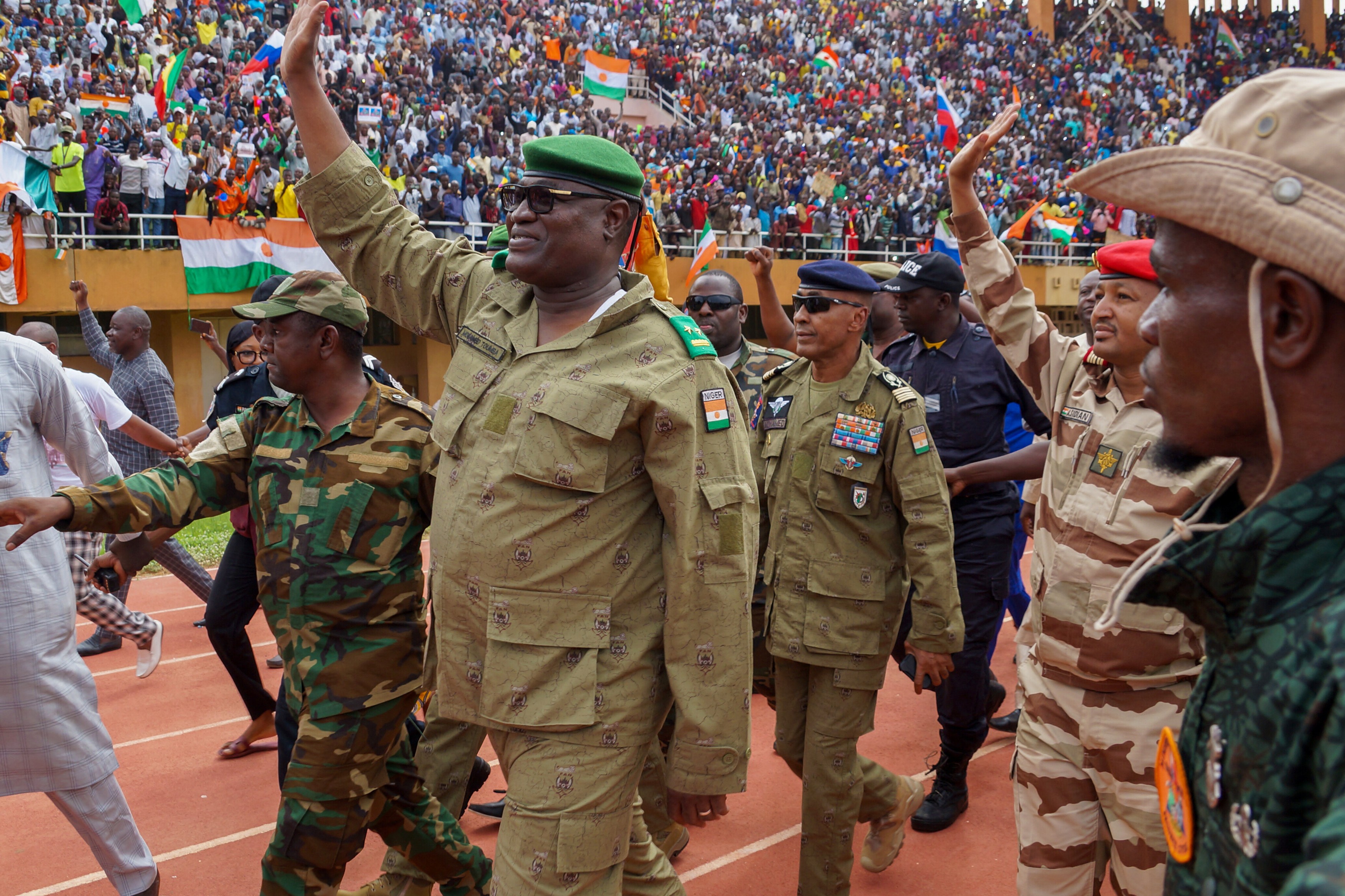 Ultimatum pentru Niger: Junta militară așteaptă reacția blocului vest-african. Franța susține o intervenție