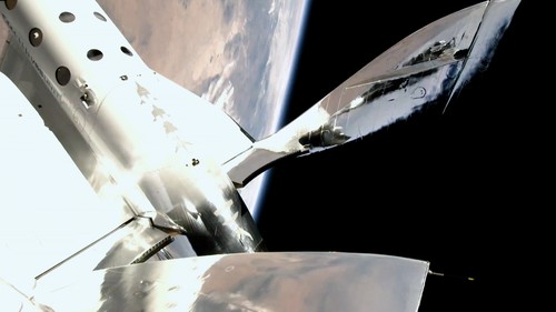 Primul cuplu mamă-fiică care va zbura împreună în spațiu. Au câștigat locurile în urma unui concurs al companiei Virgin Galactic