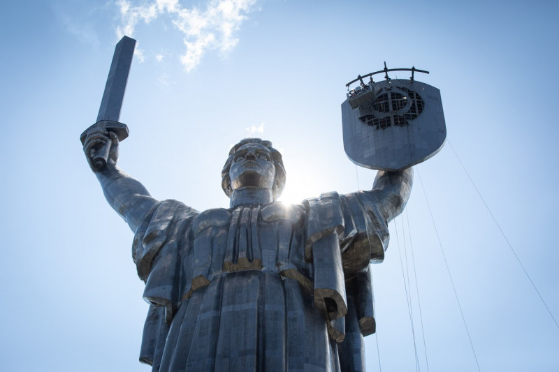 Workers have completed the dismantling of the Soviet coat of arms from the shield of the Motherland Monument - 01 Aug 2023