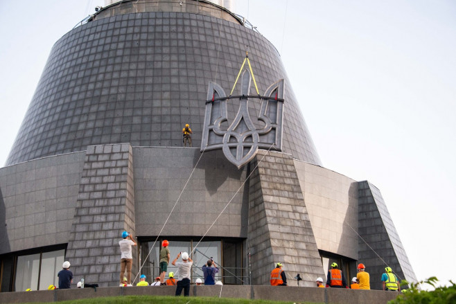 Installation of the coat of arms of Ukraine on the Motherland Monument in Kyiv, Ukraine