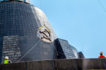 Removing Soviet coat of arms from Motherland Monument in Kyiv