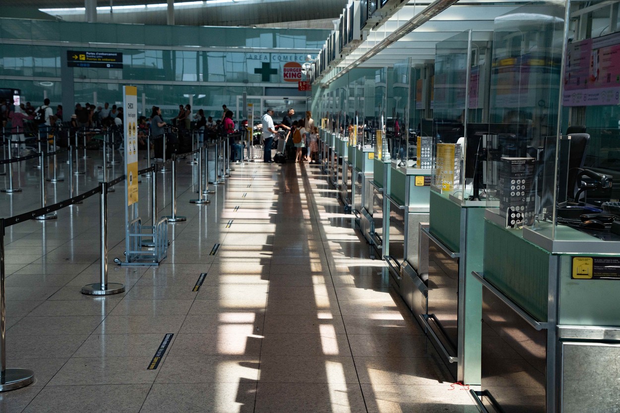 "Jaful secolului" pe aeroportul din Barcelona. Două rusoaice au rămas fără valizele în care aveau bijuterii de 8,5 milioane de euro