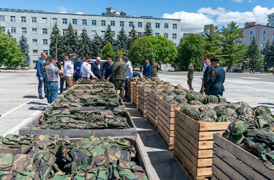 România a donat Republicii Moldova căști și veste. Ministrul Apărării, în vizită la Chișinău: „Puteți conta pe sprijinul nostru”