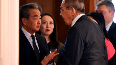 Wang vorbește cu Lavrov