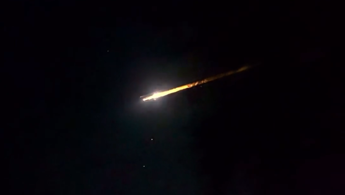Imagini cu o minge de foc misterioasă pe cerul Australiei s-au viralizat pe rețelele sociale. Localnicii au crezut că e un meteorit