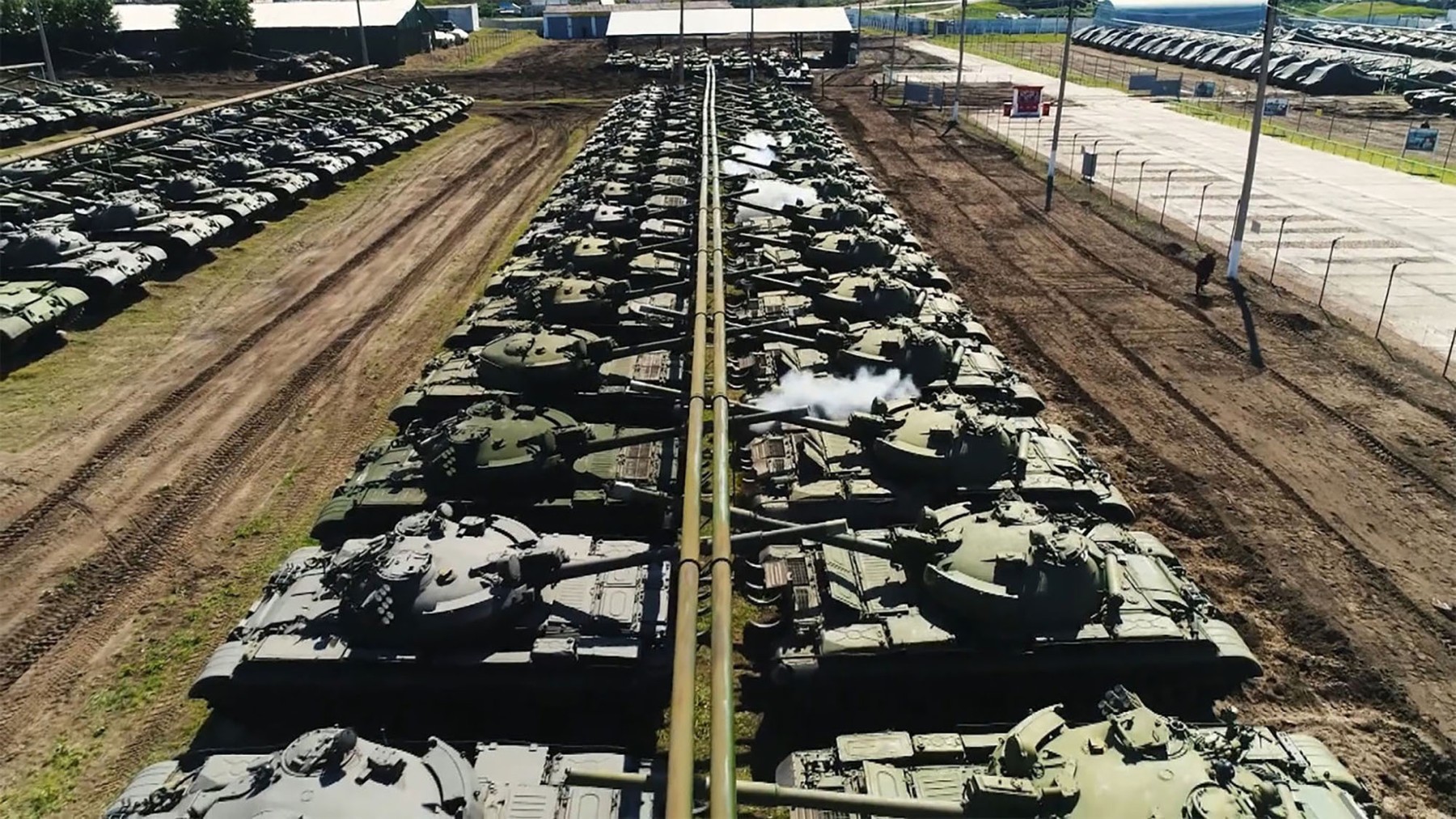 Rusia a scos mii de blindate și tancuri sovietice din marele său depozit militar din Siberia