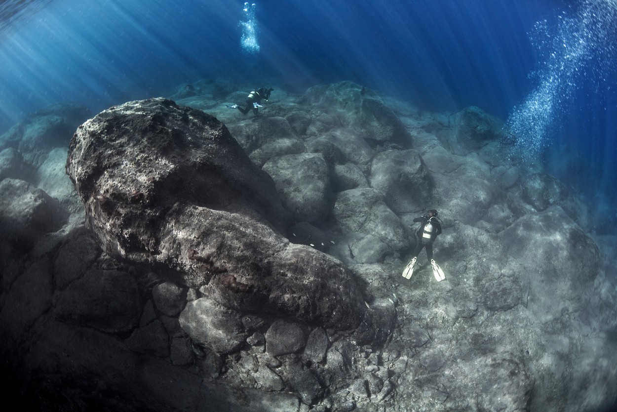 Trei vulcani submarini au fost descoperiți în apropiere de Sicilia. Cât de periculoși sunt