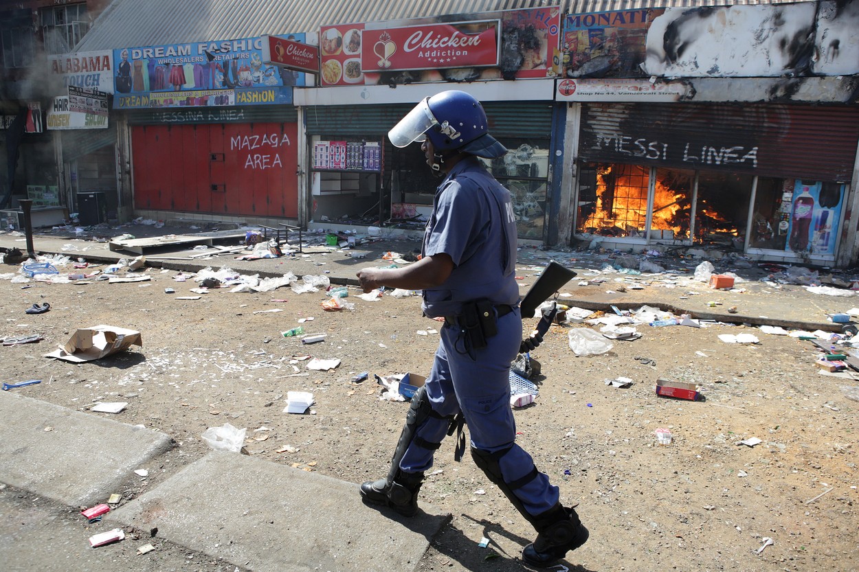 Un doctor din Marea Britanie a murit în timpul unor proteste din Africa de Sud. A fost împușcat după ce a luat-o pe un drum greșit