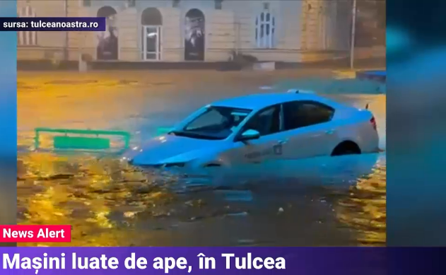 Străzile din Tulcea s-au transformat în râuri după câteva minute de ploaie. Mașinile au fost luate de ape