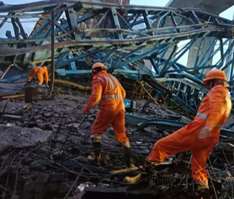 VIDEO: 16 dead and five injured as construction crane collapses – with more 'trapped beneath debris'