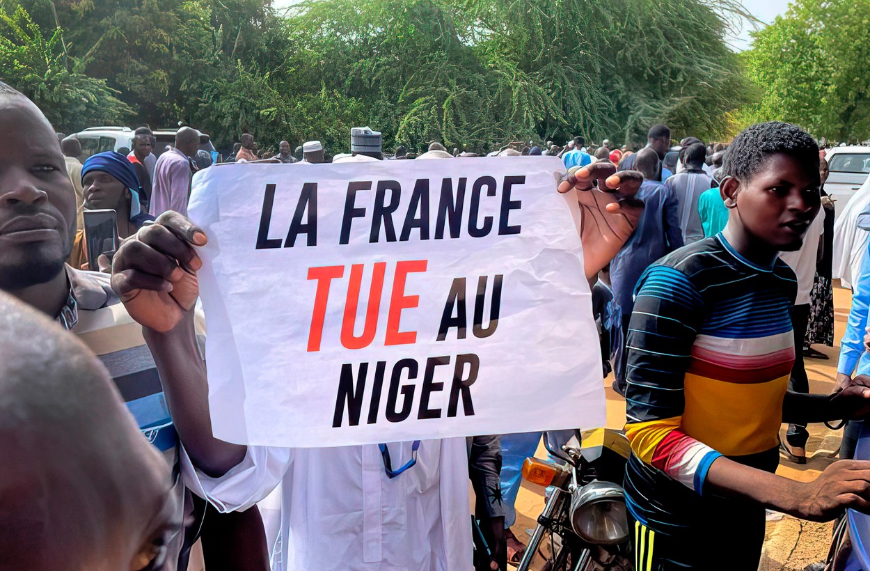 Franța a anunțat că va începe marți evacuarea cetățenilor săi din Niger, în urma loviturii de stat