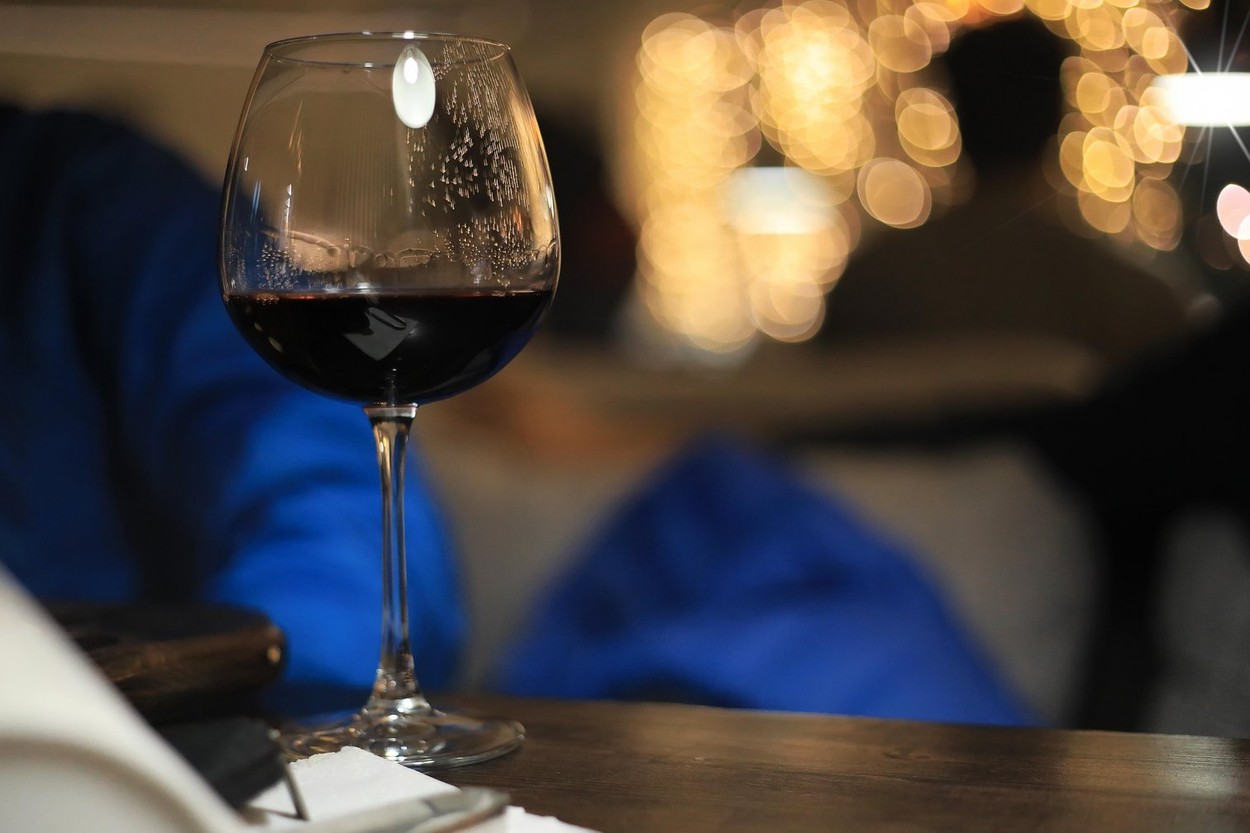 Ce se întâmplă în corpul nostru dacă bem un singur pahar de alcool pe zi