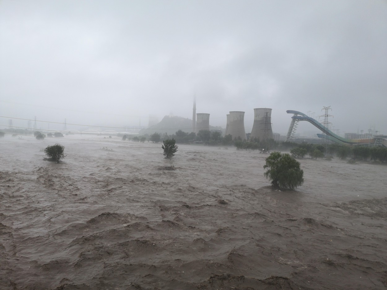 Inundații devastatoare în China: În Beijing s-au înregistrat cele mai abundente precipitaţii din ultimii 140 de ani