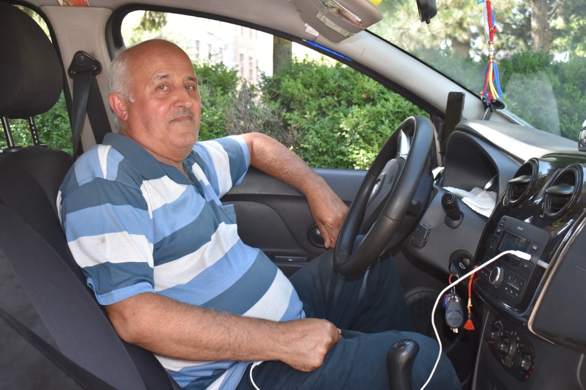 Un taximetrist din Botoșani a returnat unui client o sacoșă de rafie în care se aflau 40.000 de euro