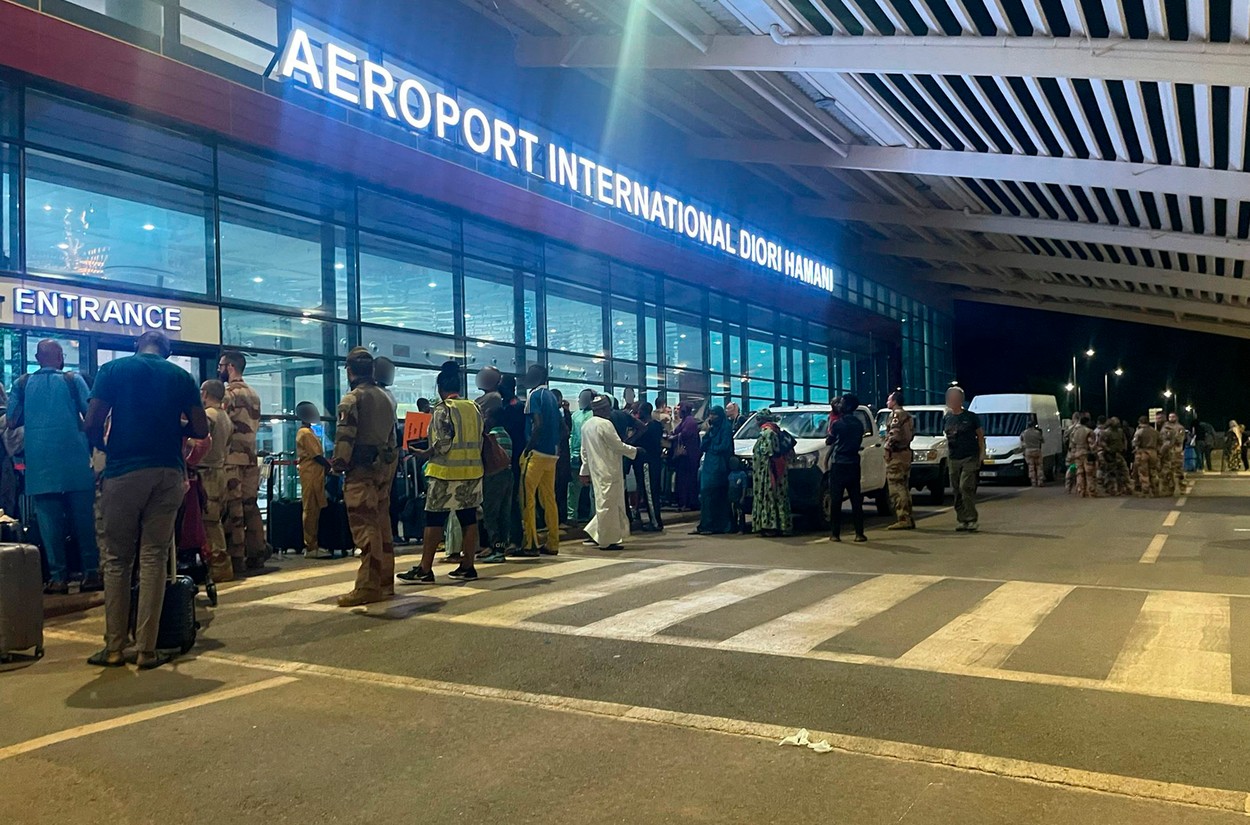 Patru români vor fi evacuați din Niger. Precizările Ministerului de Externe