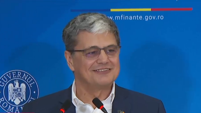 Momentul în care Ciolacu fuge de întrebările jurnaliștilor și îl lasă pe Boloș singur și surprins