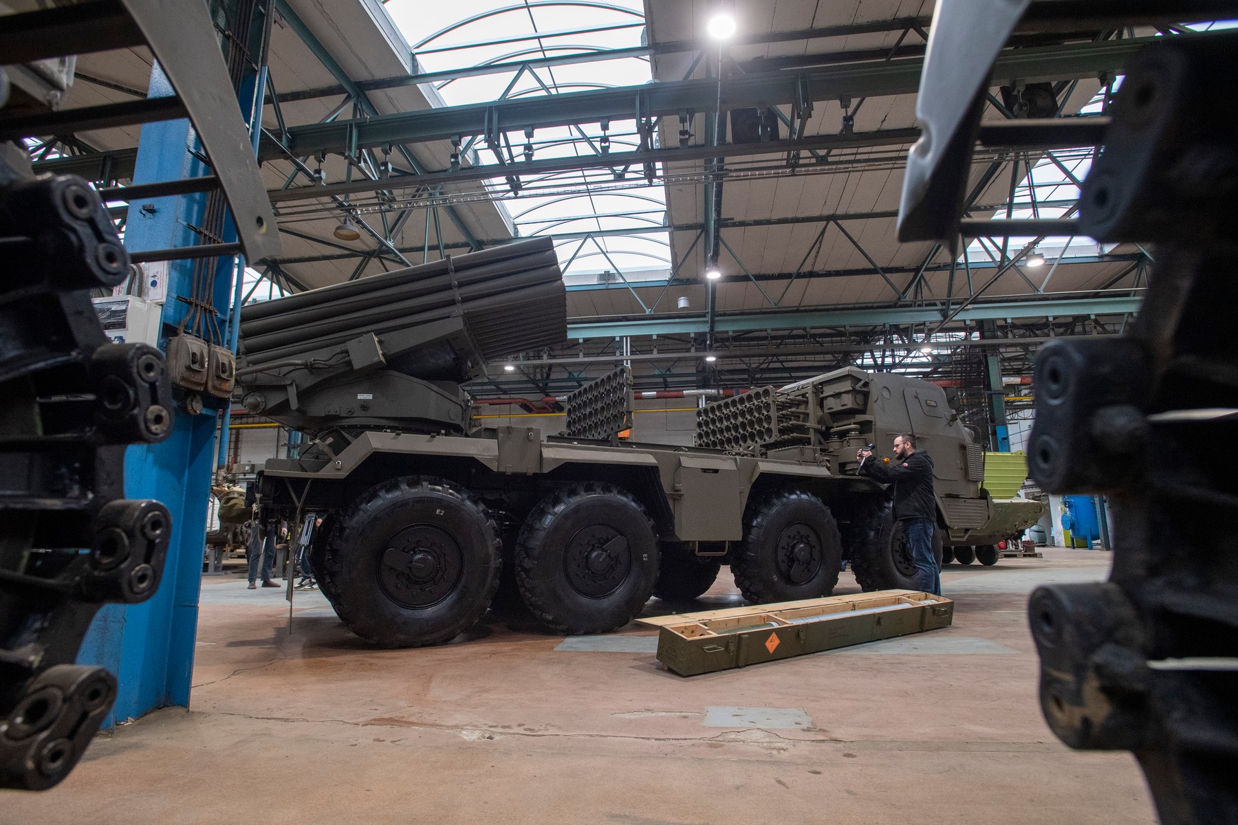 „N-avem de unde să luăm muncitori”. 2 țări europene încearcă să facă față cererii uriașe de armament ca urmare a războiului din Ucraina