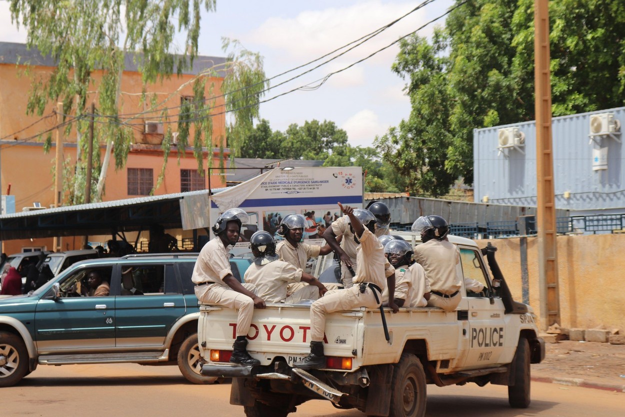 Nigeria a tăiat curentul în Niger, în urma loviturii de stat