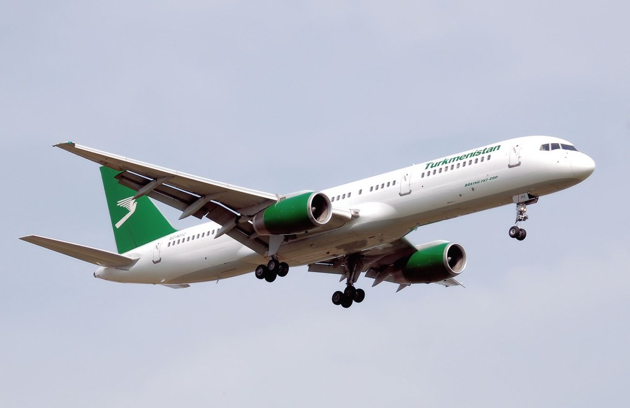 Principala companie aeriană a Turkmenistanului și-a suspendat zborurile către Moscova de frica dronelor ucrainene
