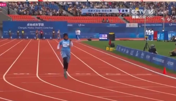 Imagini virale. Somalia a trimis la Jocurile Mondiale Universitare o „sportivă” neantrenată. Cât i-a luat să termine proba de 100 m