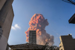 Beirut, Lebanon. 4th Aug, 2020. A red plume, thought to be ammonium nitrate being stored in a warehouse, rises from Beirut port following a huge explosion. The blast wave from the detonation caused damage to buildings up to six miles away, killing over 10
