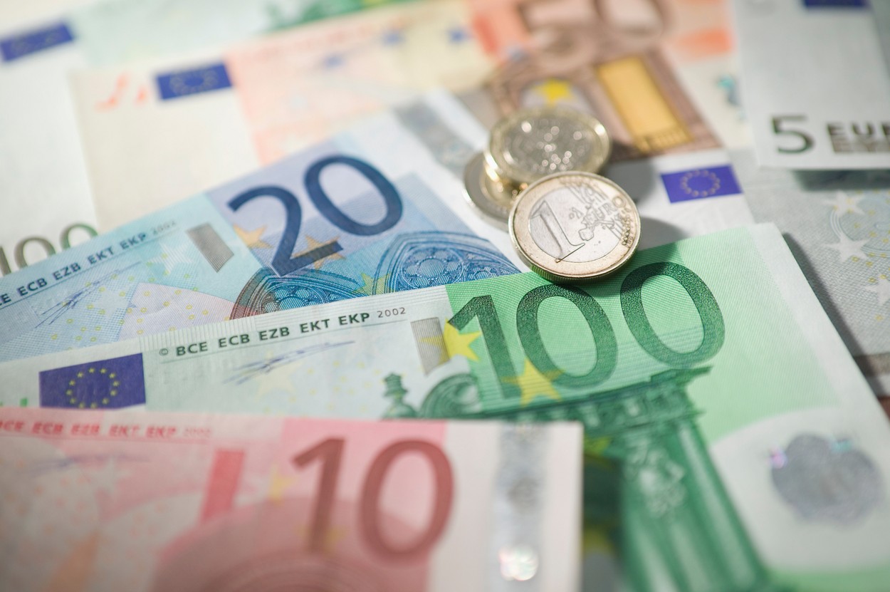 Declinul activităţii economice în zona euro s-a agravat peste aşteptări în luna iulie