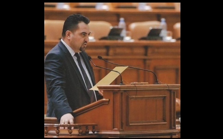 „Scrie ce p..da mă-tii vrei tu! Eşti proastă!”. Un fost deputat PSD care deține un centru de bătrâni a înjurat și a jignit o jurnalistă