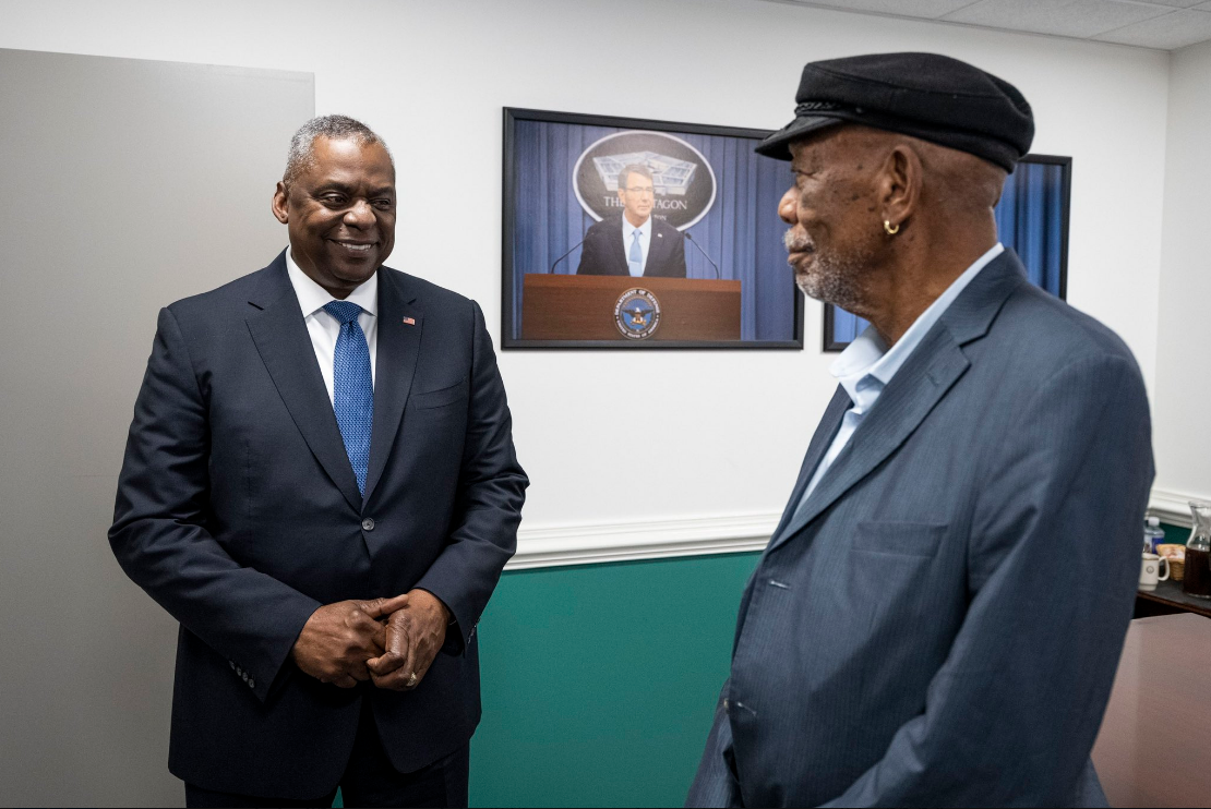 Actorul Morgan Freeman a vizitat Pentagonul. Ce a discutat cu secretarul Apărării Lloyd Austin