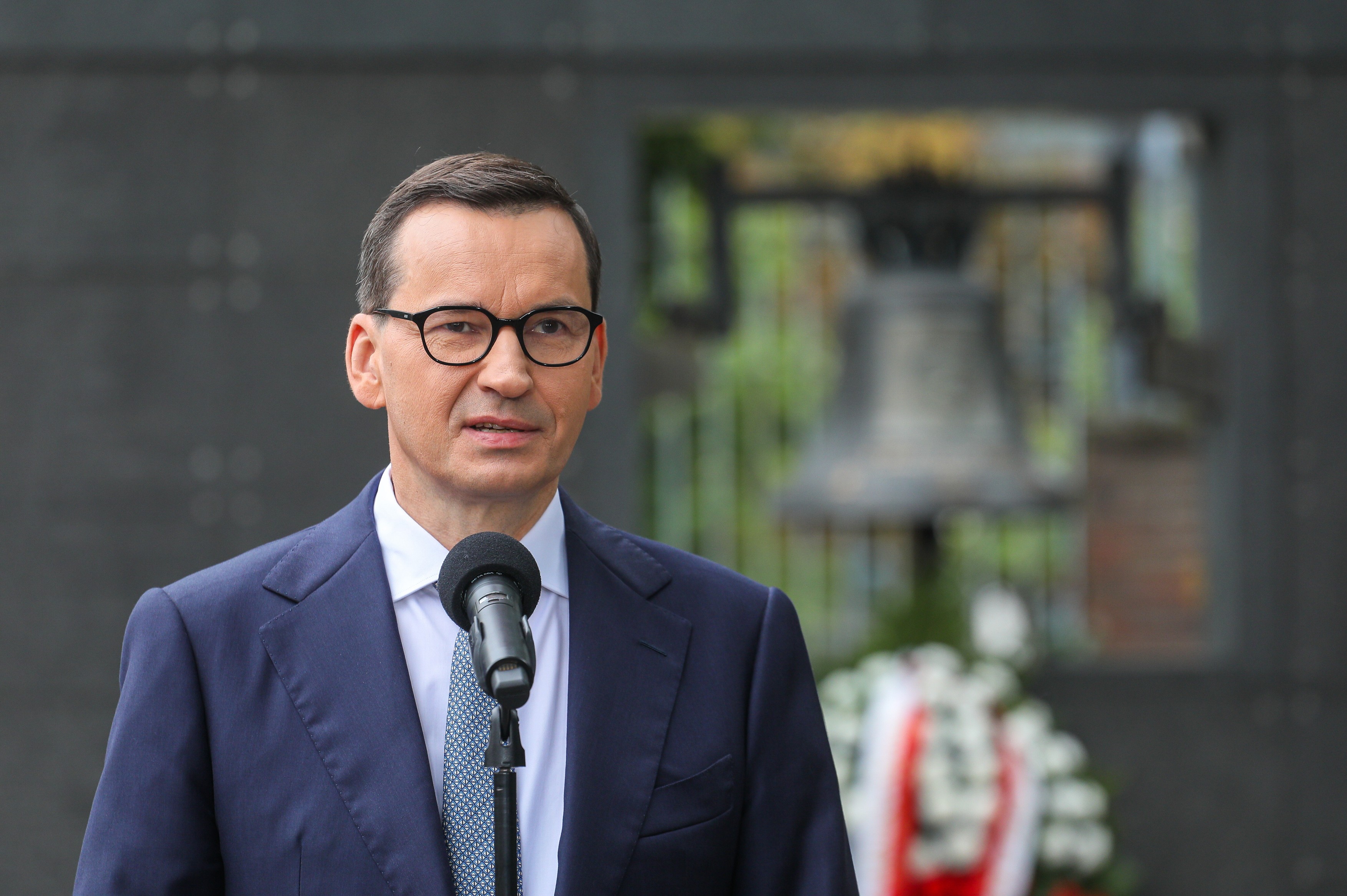 „Violuri, crime, incendieri”: Prim-ministrul Poloniei spune că migranții au transformat Europa și cheamă populația la referendum