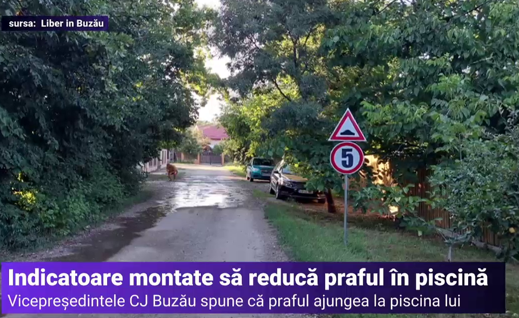 Limitatoare de viteză, montate ilegal pe un drum neasfaltat, lângă casa vicepreședintelui CJ Buzău: „Îmi intră praf în piscină”