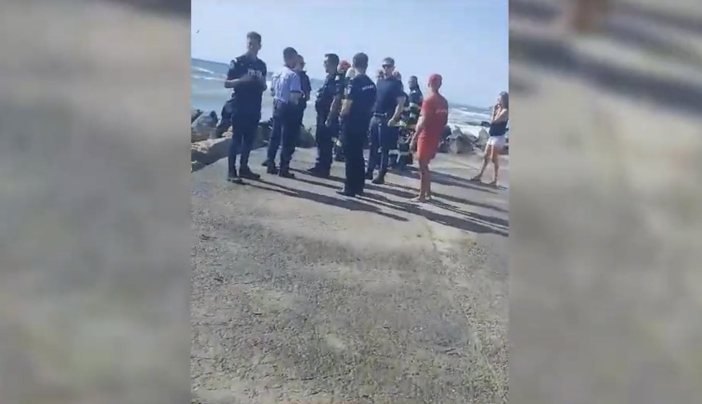 Alertă pe litoral. O mină marină s-a lovit de dig în Costinești și a explodat. O alta ar pluti în larg