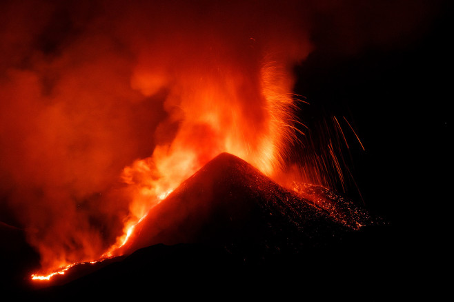 Italy, Catania: Flight suspension at Catania International Airport until 13:00 August 14 following eruption at Mount Etna