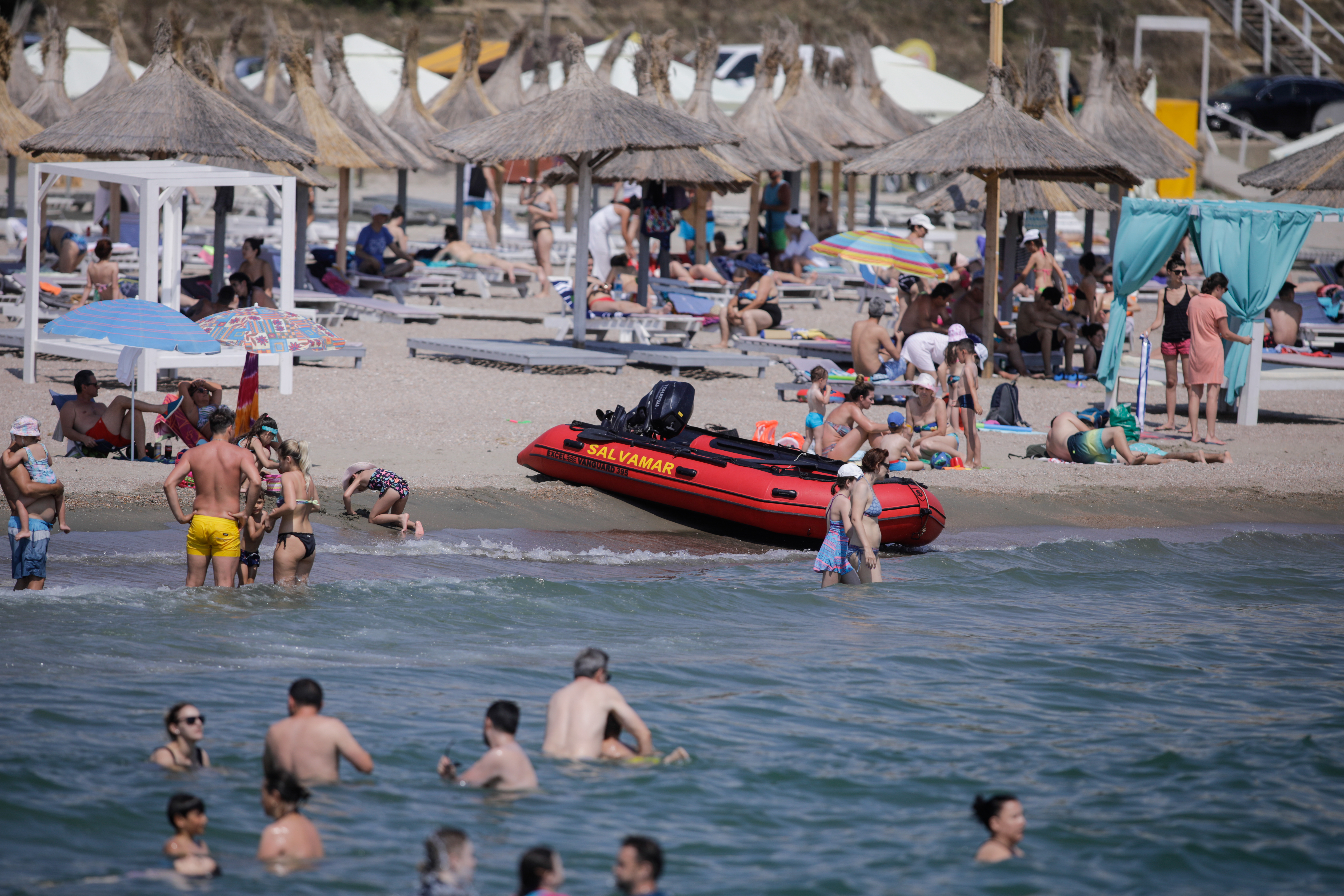 Încă un deces pe litoral. Un bărbat a murit înecat în stațiunea Venus