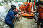 Flood in New Delhi, India Strength in Solidarity: A heartwarming moment unfolds as the National Disaster Response Force