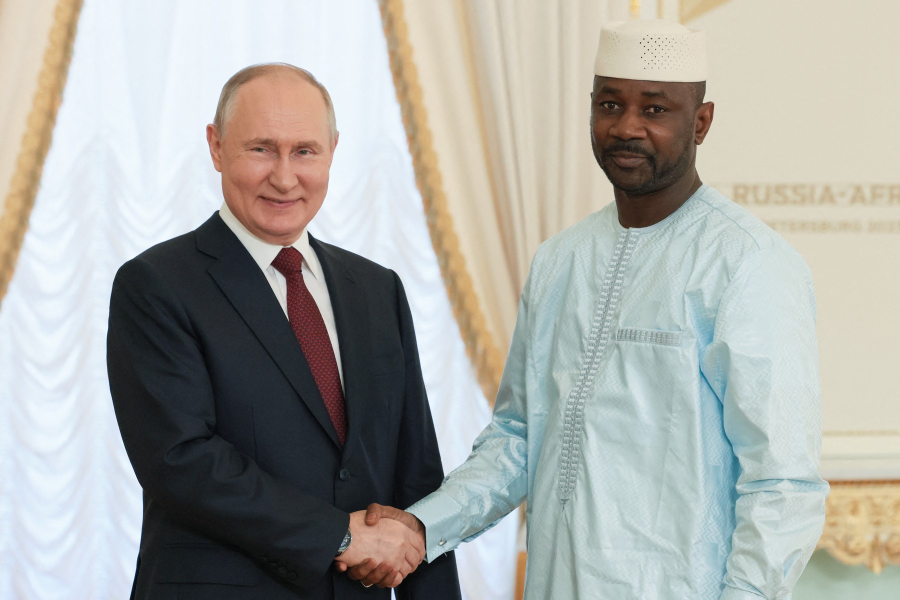 Lovitură de stat în Niger. Ce a discutat Putin cu liderul juntei din Mali