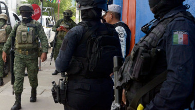 politisti si militari din mexic