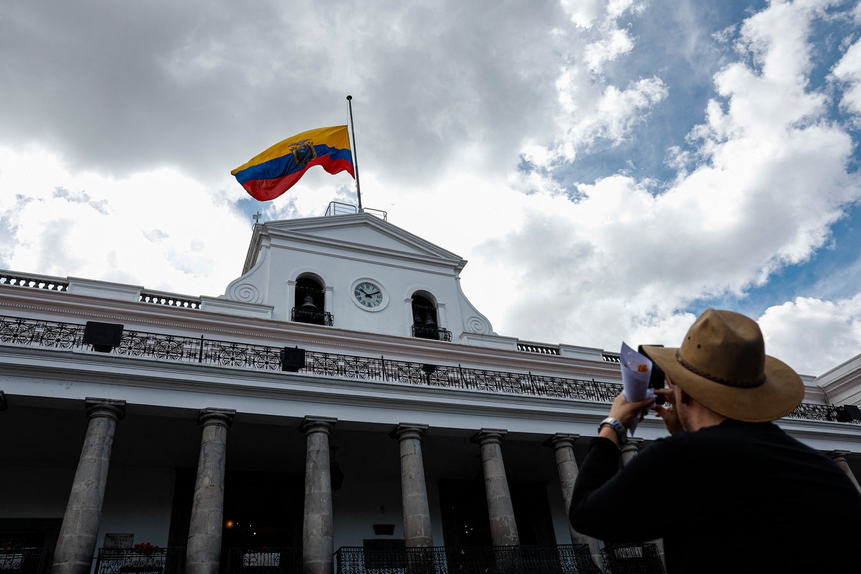 Încă un politician a fost asasinat în Ecuador după ce un candidat prezidențial și un primar au fost împușcați în plină zi