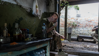 soldat ucrainean care se odihneste