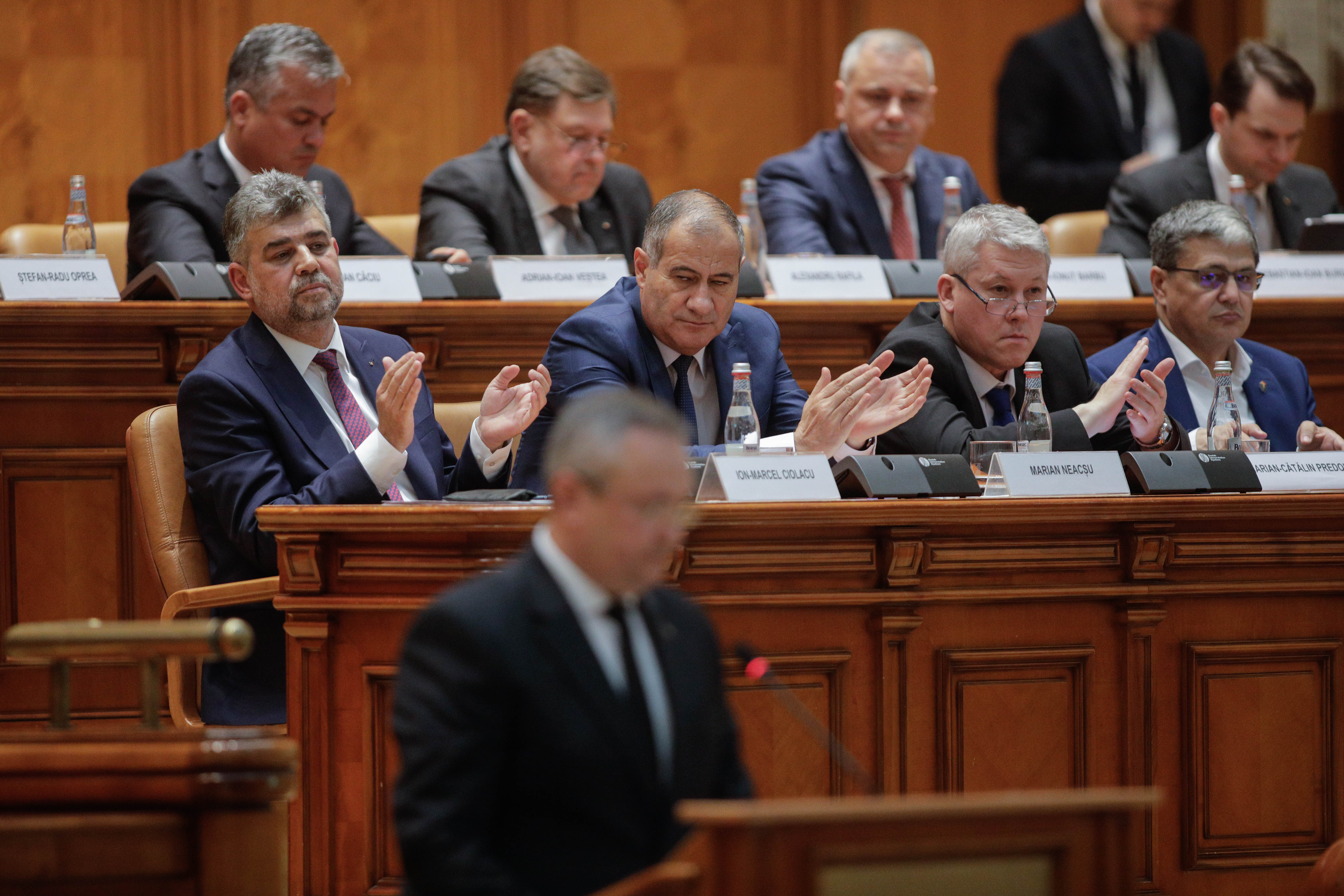 Surse: Coaliția nu mai cheamă parlamentarii din vacanță. Pensiile speciale și măsurile fiscale amânate pentru la toamnă