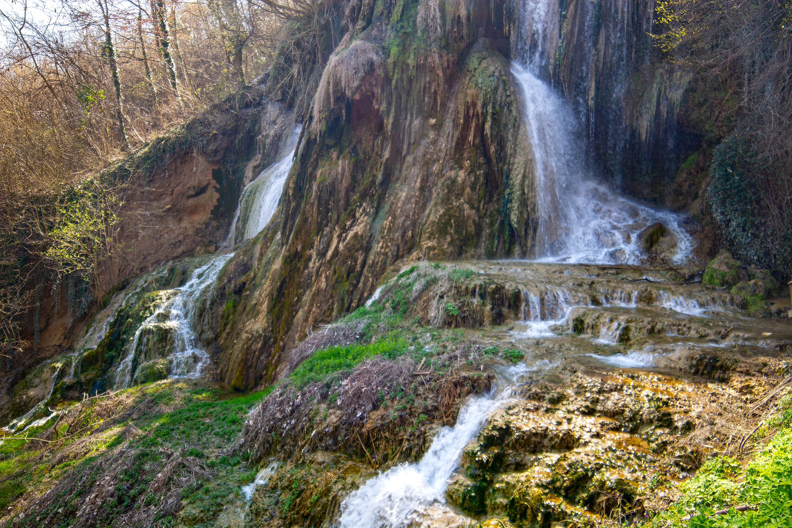O bucată din cascada Clocota din Hunedoara s-a prăbușit. Ghid turistic: Este un fenomen natural. Nu se va interveni cu nimic