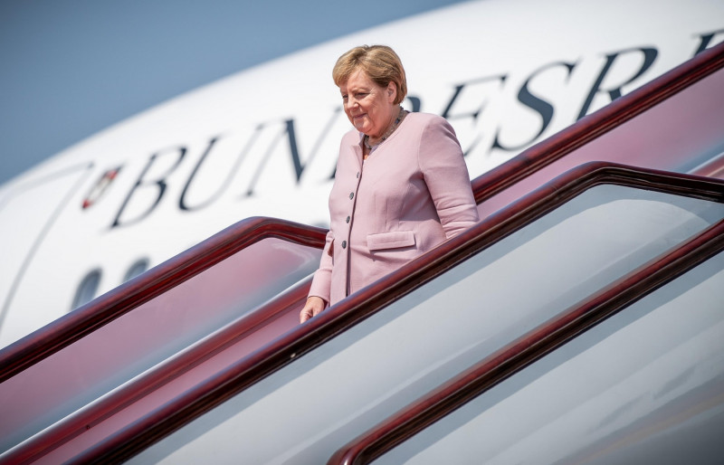 Wuhan, China. 07th Sep, 2019. Chancellor Angela Merkel gets off the plane at Wuhan airport. Merkel is on a two-day visit to the People's Republic of China. Credit: Michael Kappeler/dpa/Alamy Live News
